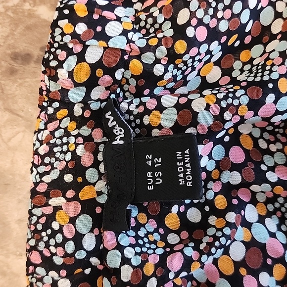 H&M Women’s polka-dot Fashion Top Size 12 - Picture 3 of 3